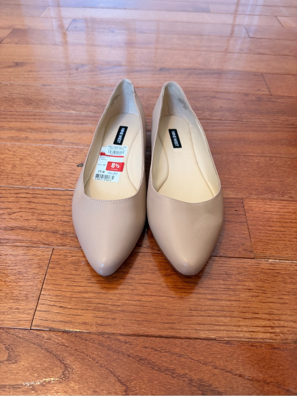 Nine West Pointed Toe Flats in Beige 8.5W